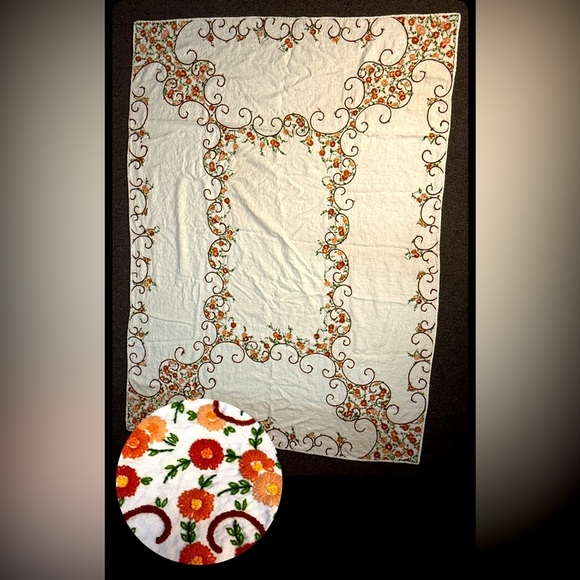Hand Embroidered Floral Linen Tablecloth EUC 72 X 52 Rectangle Green, Brown, Tan - Picture 1 of 8